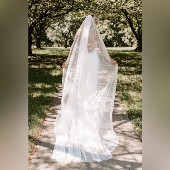 Ivory Cathedral Wedding Veil - Picture 1 of 8